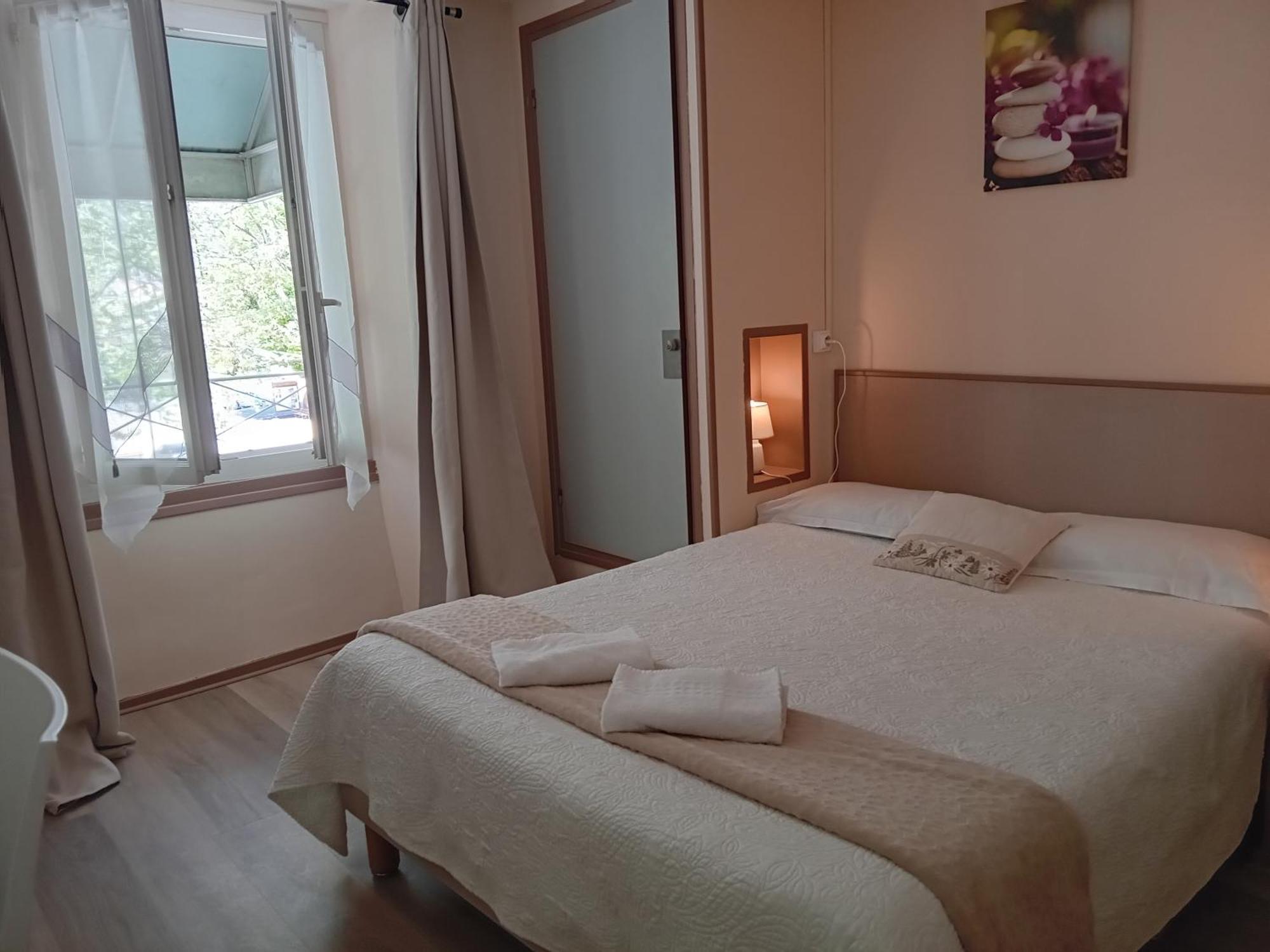 Hotel La Gravenne Thueyts エクステリア 写真